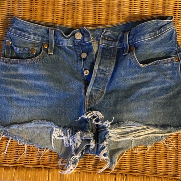 Levi jeans shorts, size 28W, 501 style - Picture 2 of 2